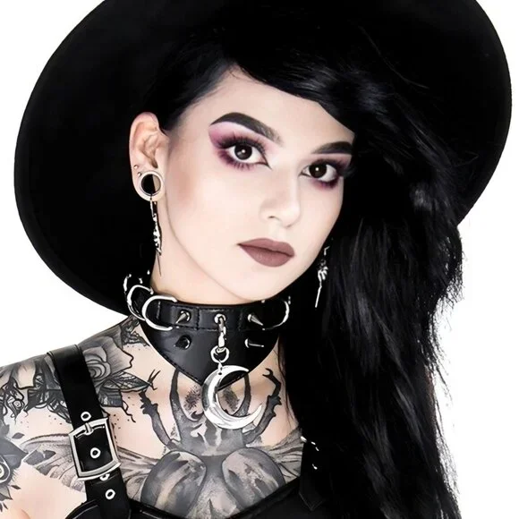🆕️🆑 Gothic Leather Choker With Crescent Moon Pendant Metal D-Rings Adjustable - Picture 1 of 13